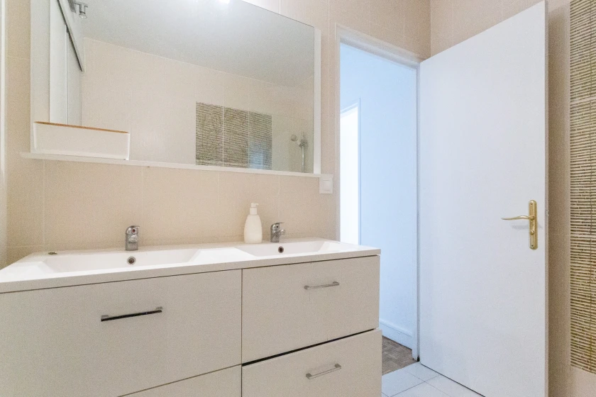 bathroom2