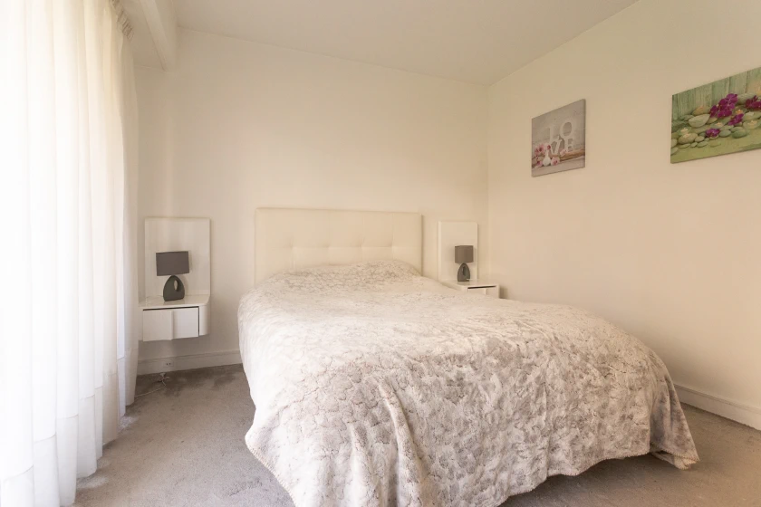 bedroom1